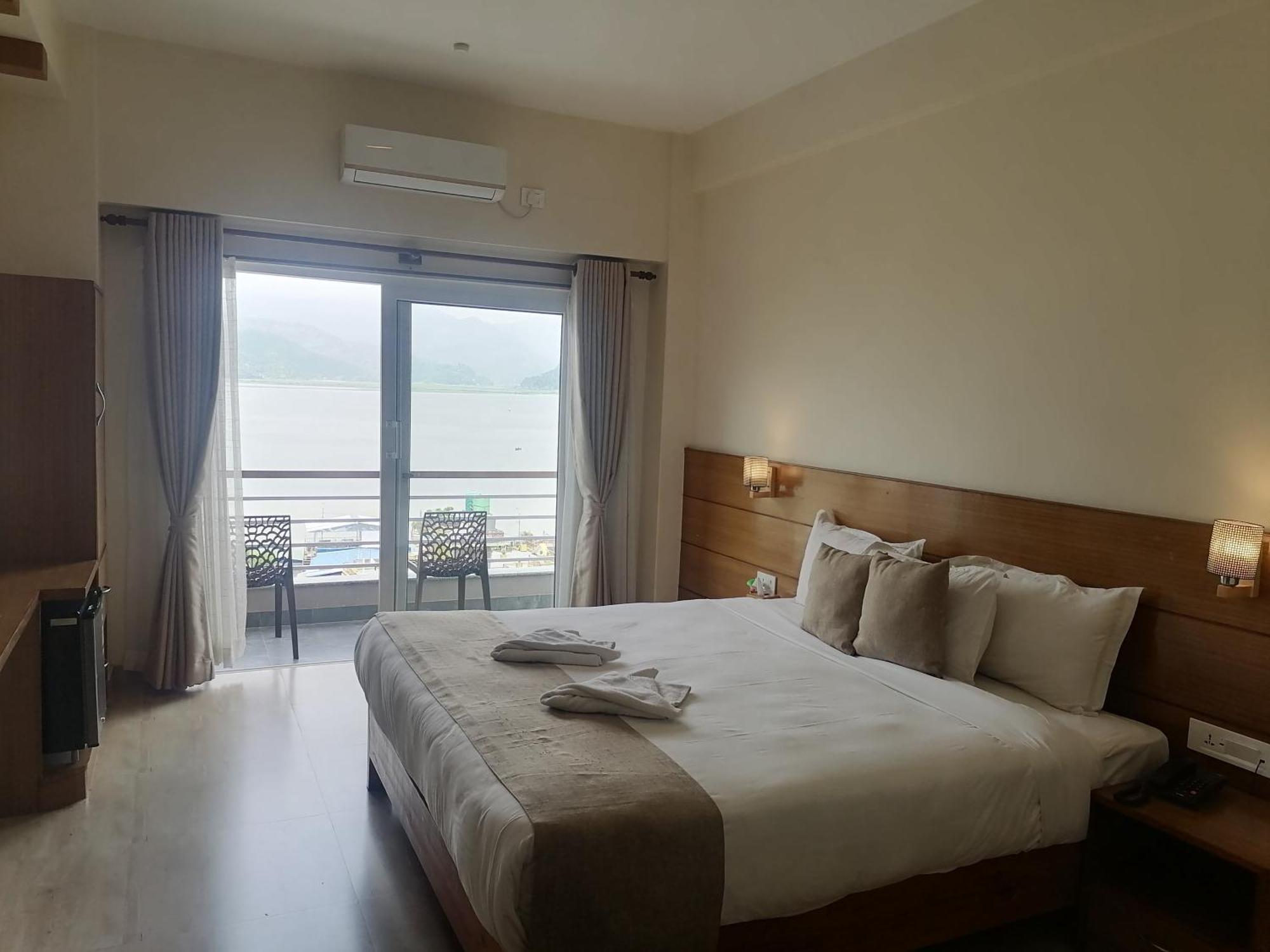 Urban Boutique Hotel Pokhara Ngoại thất bức ảnh