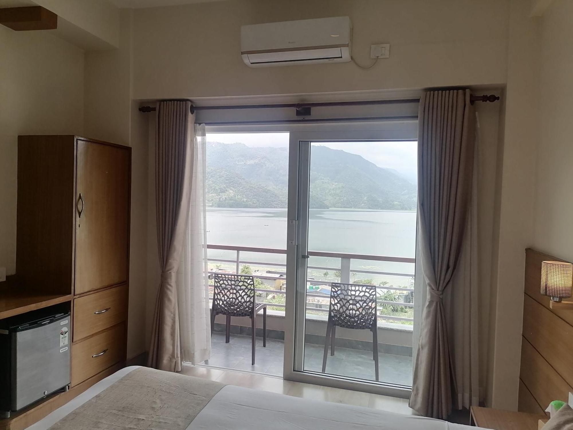Urban Boutique Hotel Pokhara Ngoại thất bức ảnh