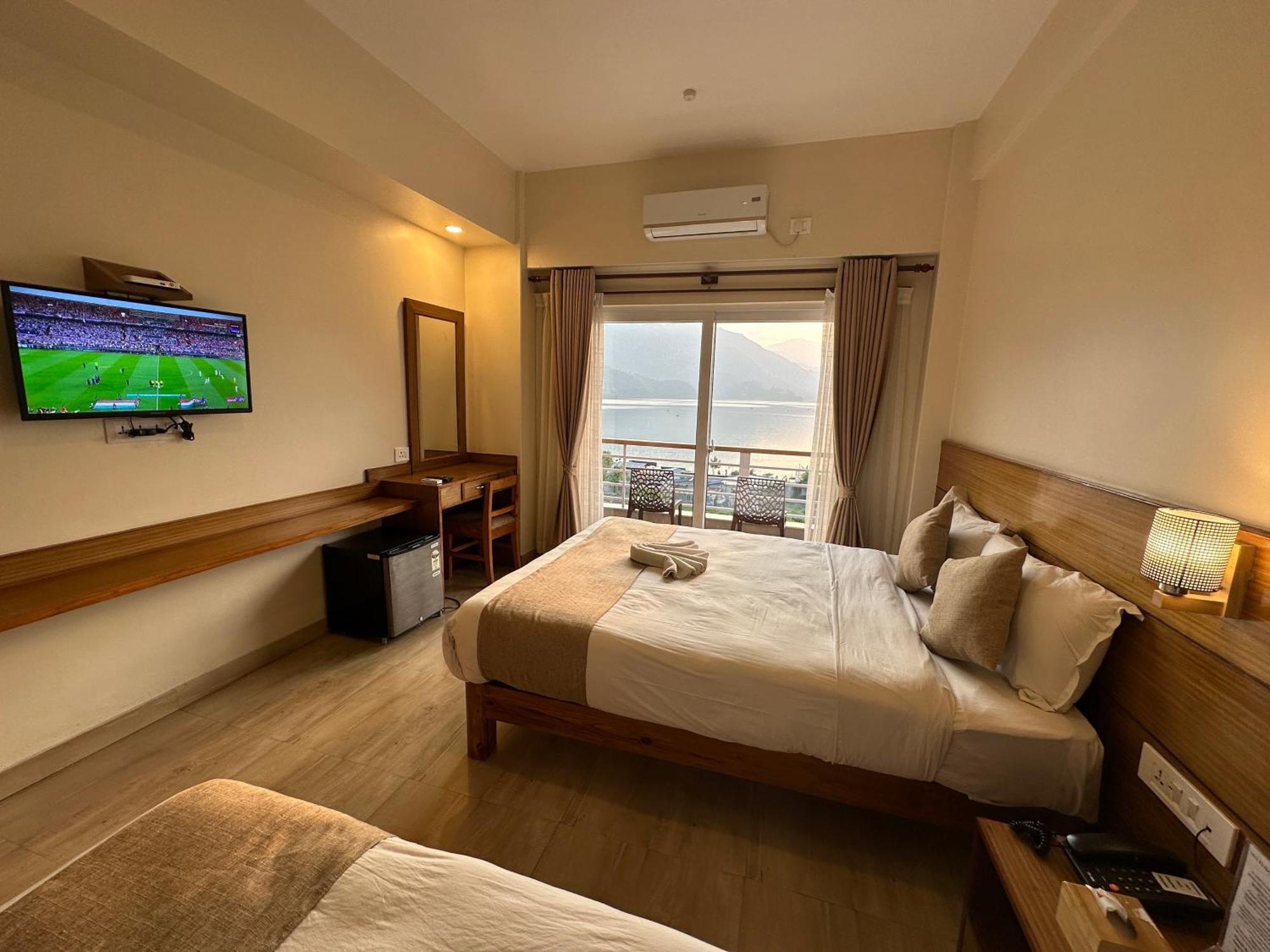 Urban Boutique Hotel Pokhara Ngoại thất bức ảnh