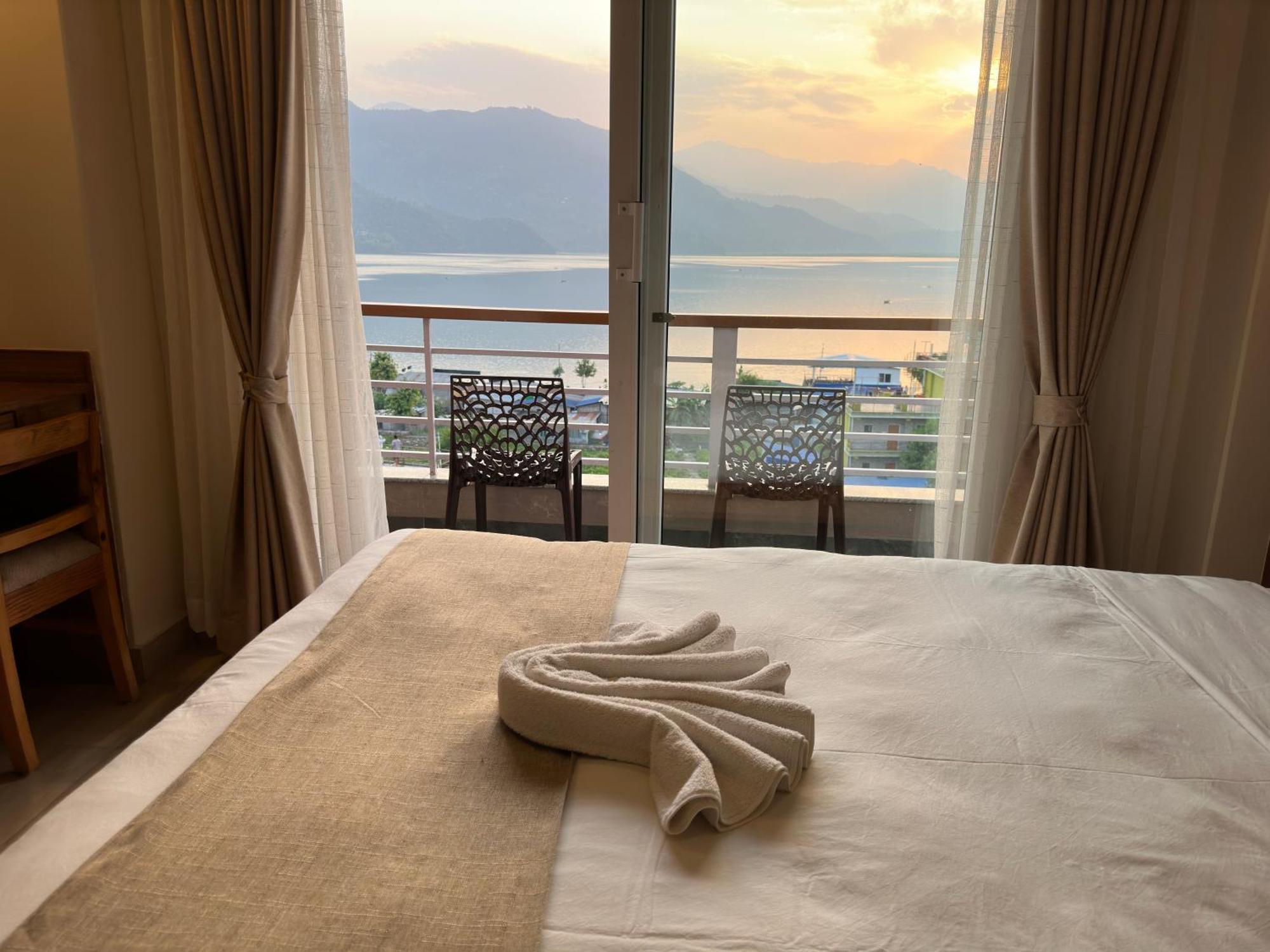 Urban Boutique Hotel Pokhara Ngoại thất bức ảnh