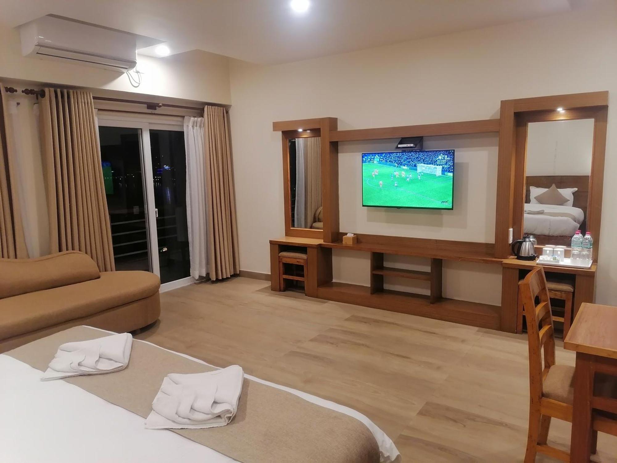 Urban Boutique Hotel Pokhara Ngoại thất bức ảnh