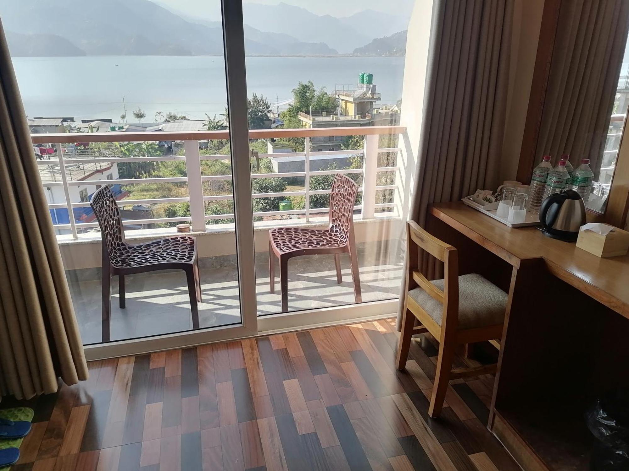 Urban Boutique Hotel Pokhara Ngoại thất bức ảnh