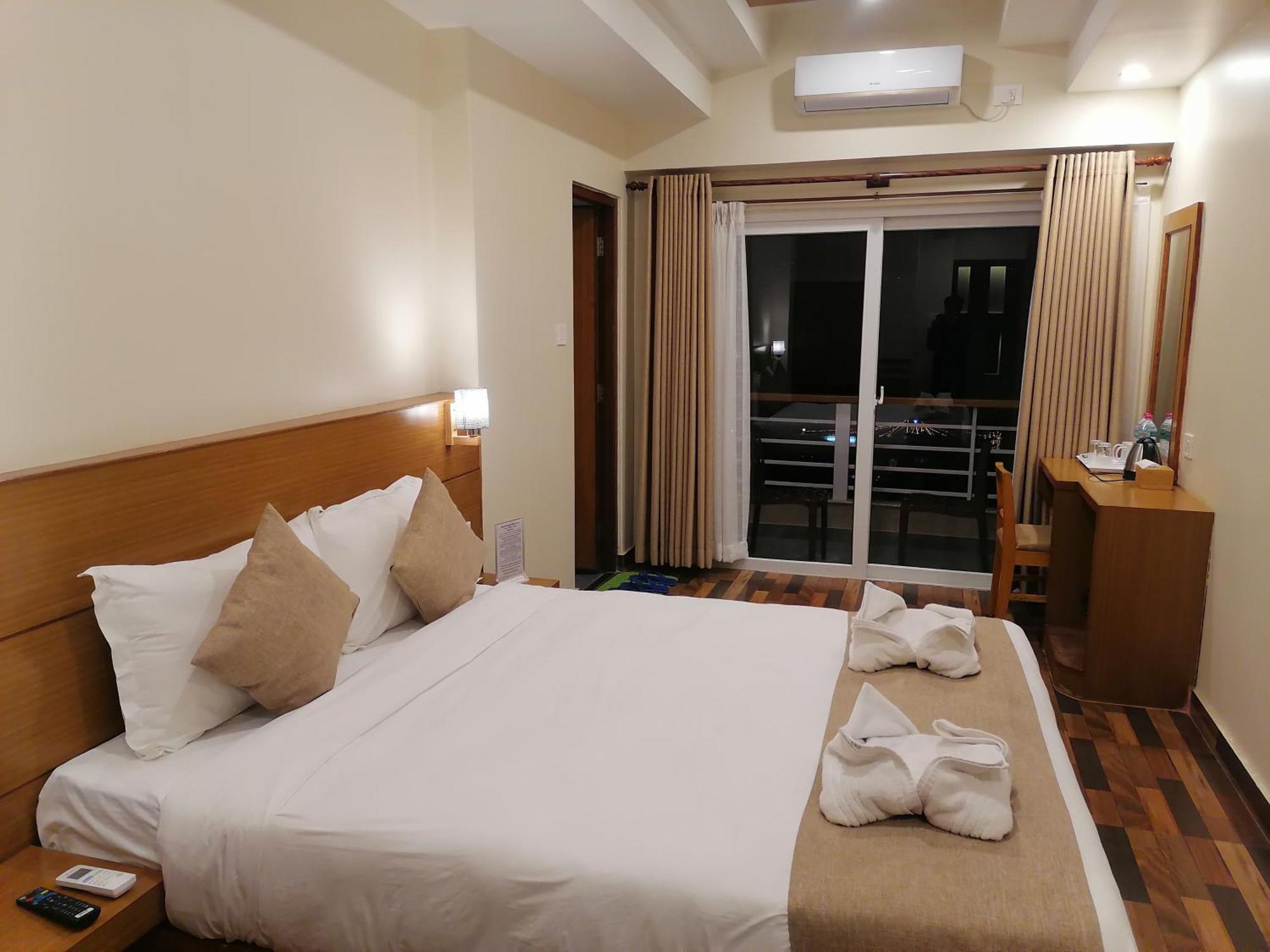 Urban Boutique Hotel Pokhara Ngoại thất bức ảnh