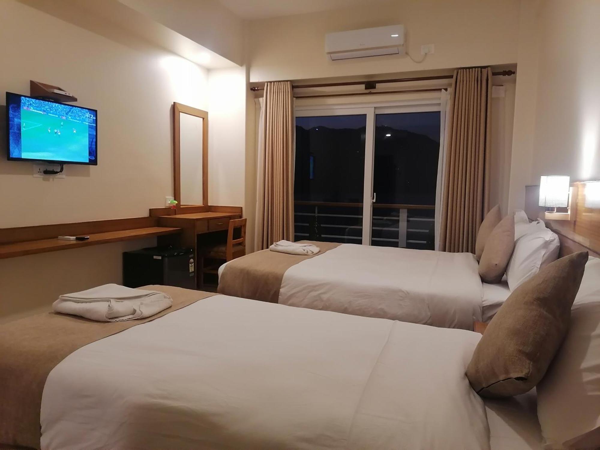 Urban Boutique Hotel Pokhara Ngoại thất bức ảnh