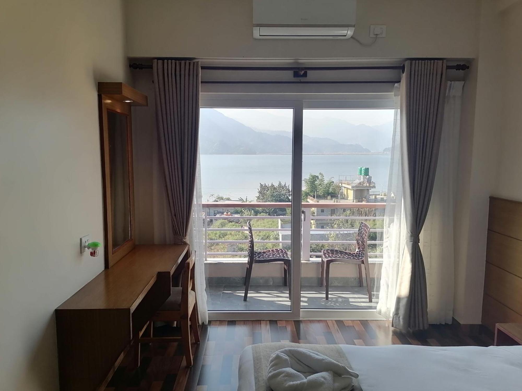 Urban Boutique Hotel Pokhara Ngoại thất bức ảnh