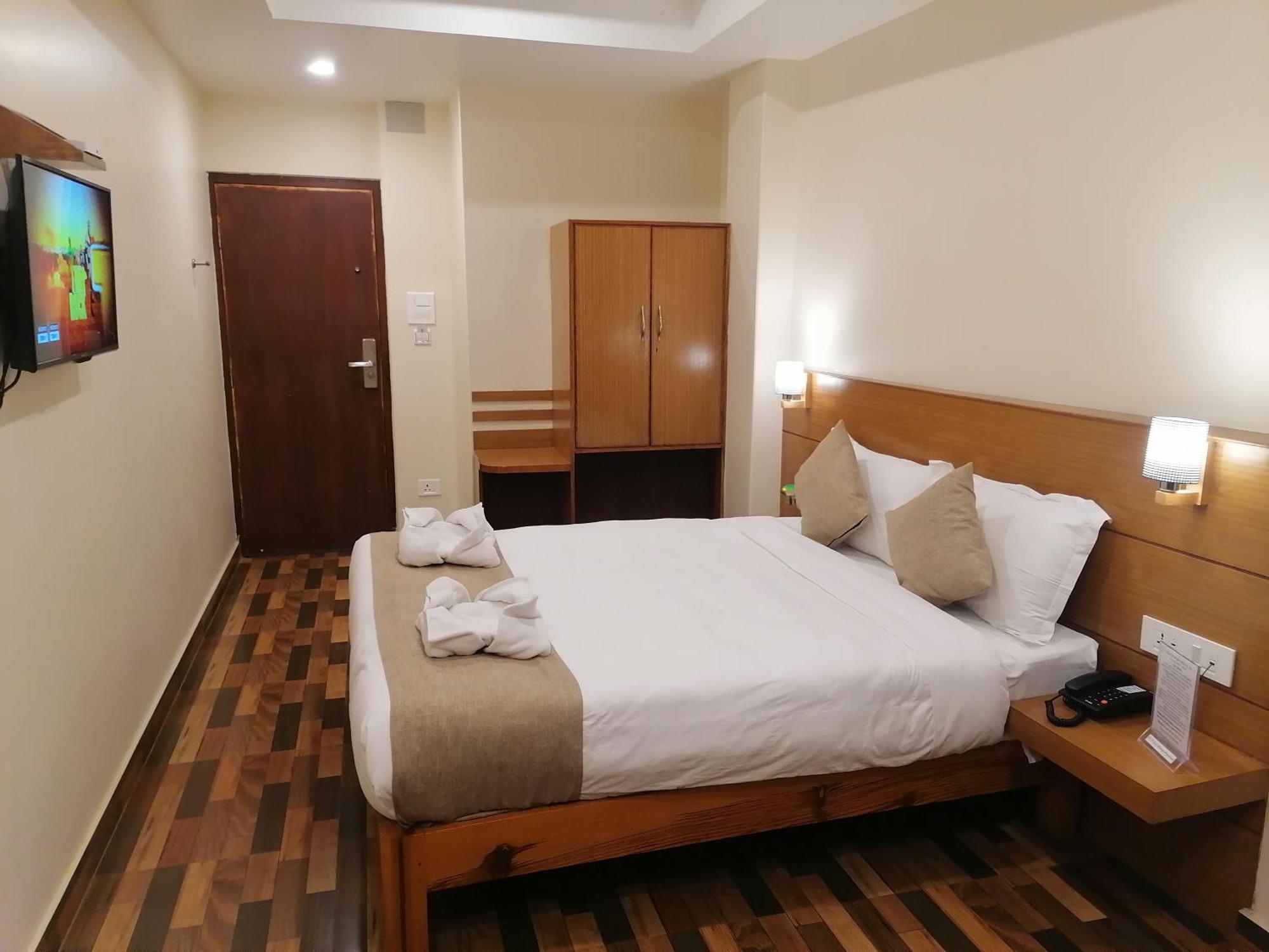 Urban Boutique Hotel Pokhara Ngoại thất bức ảnh