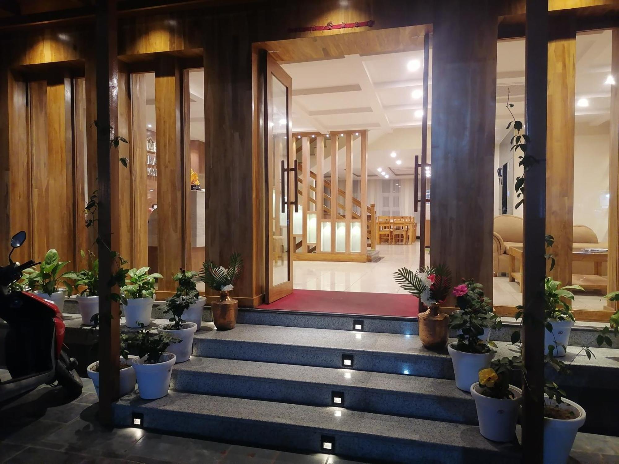 Urban Boutique Hotel Pokhara Ngoại thất bức ảnh