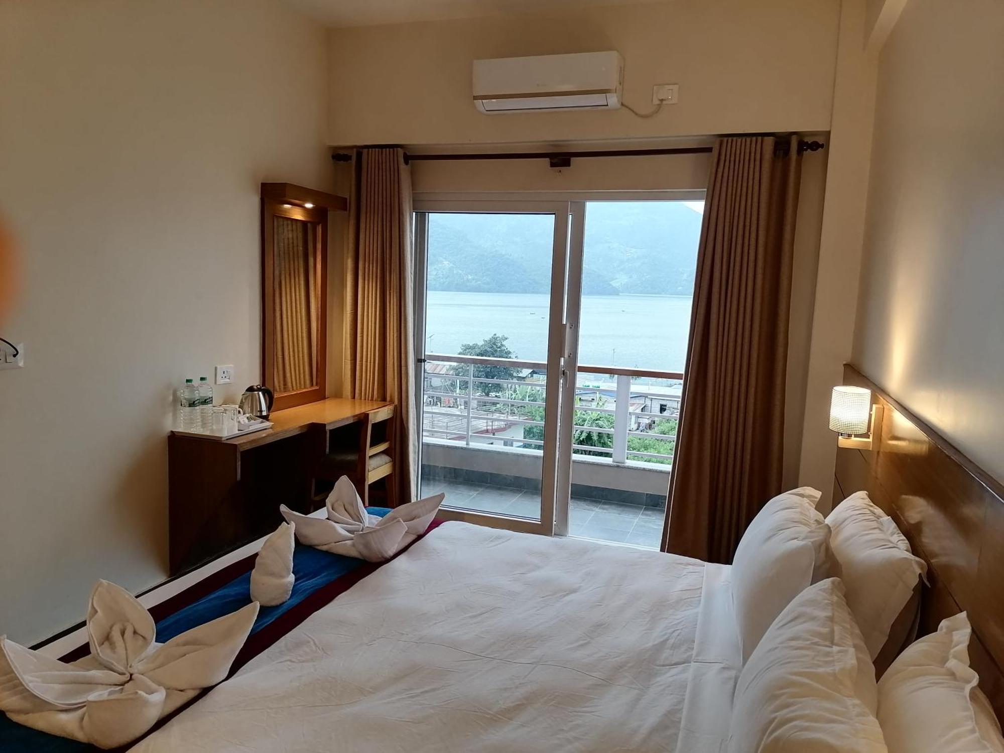 Urban Boutique Hotel Pokhara Ngoại thất bức ảnh